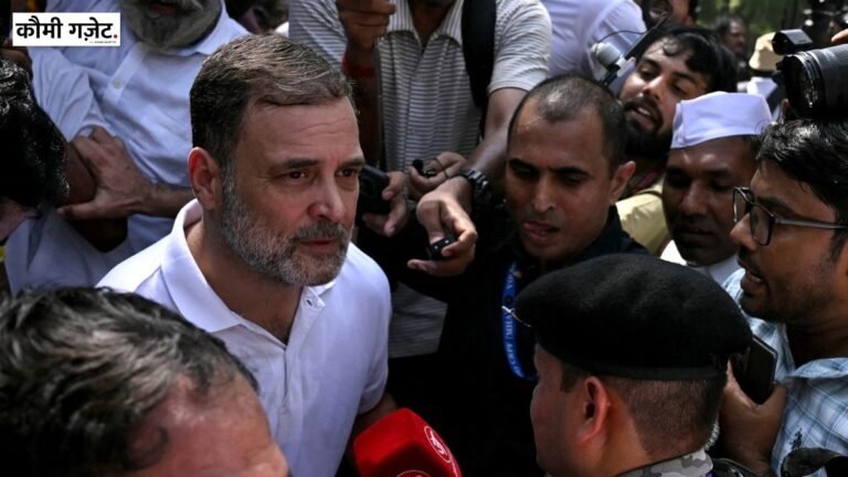 दिल्ली में विरोध प्रदर्शन के दौरान मुख्य चुनाव आयुक्त के इस्तीफे की मांग कर रहे सांसद हिरासत में लिए गए